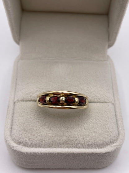 9ct gold garnet ring
