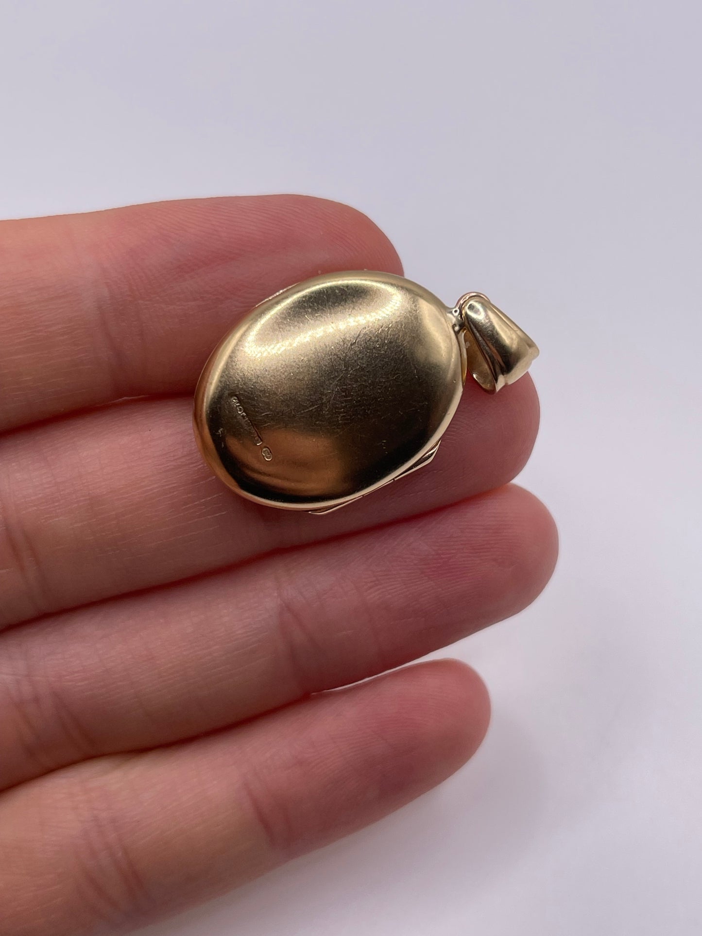 9ct gold diamond locket pendant