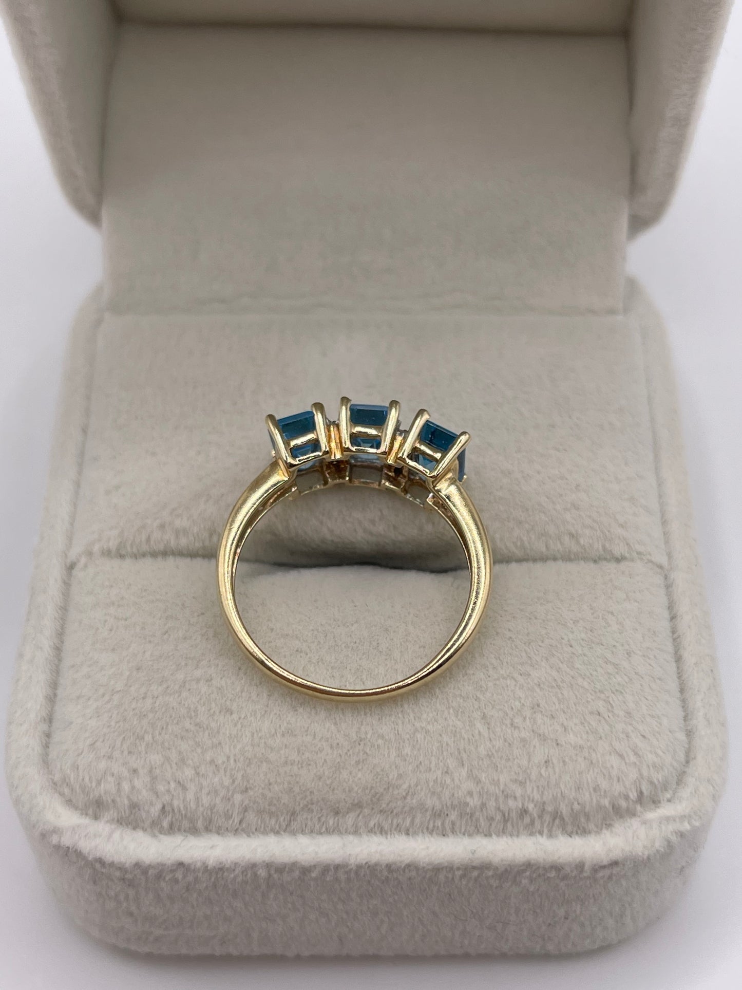9ct gold topaz and diamond ring