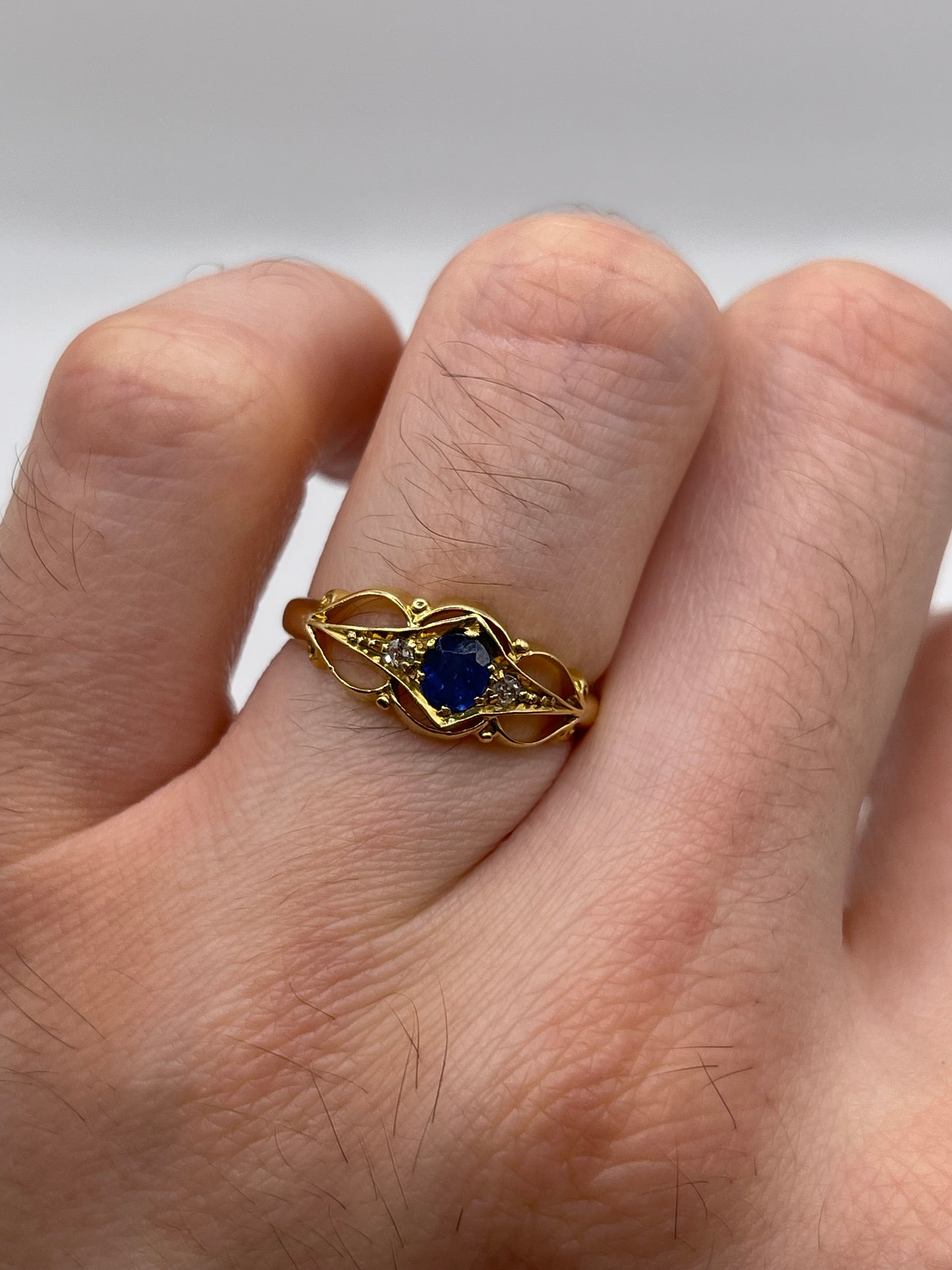Antique 18ct gold sapphire and diamond ring