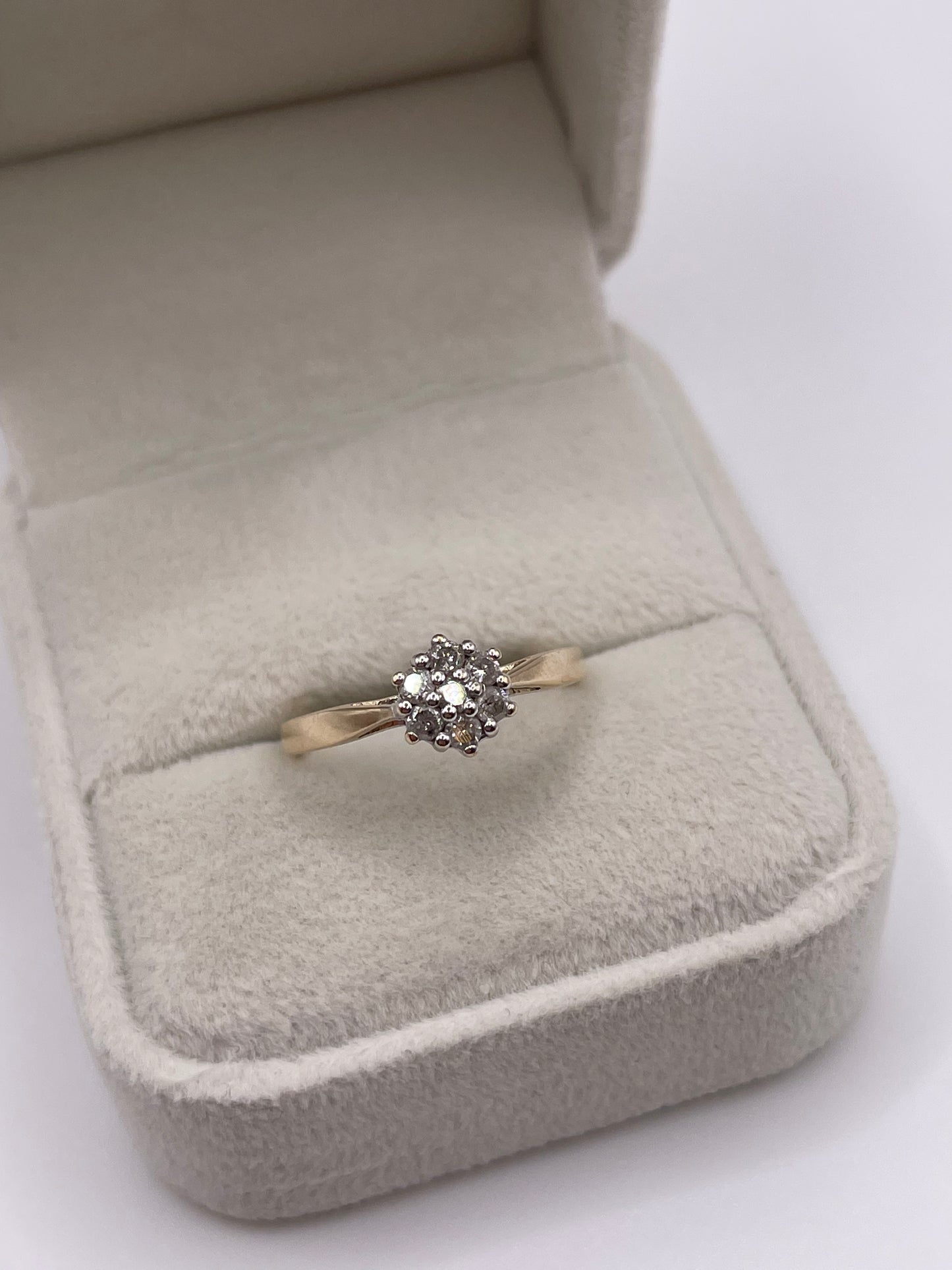 9ct gold diamond cluster ring