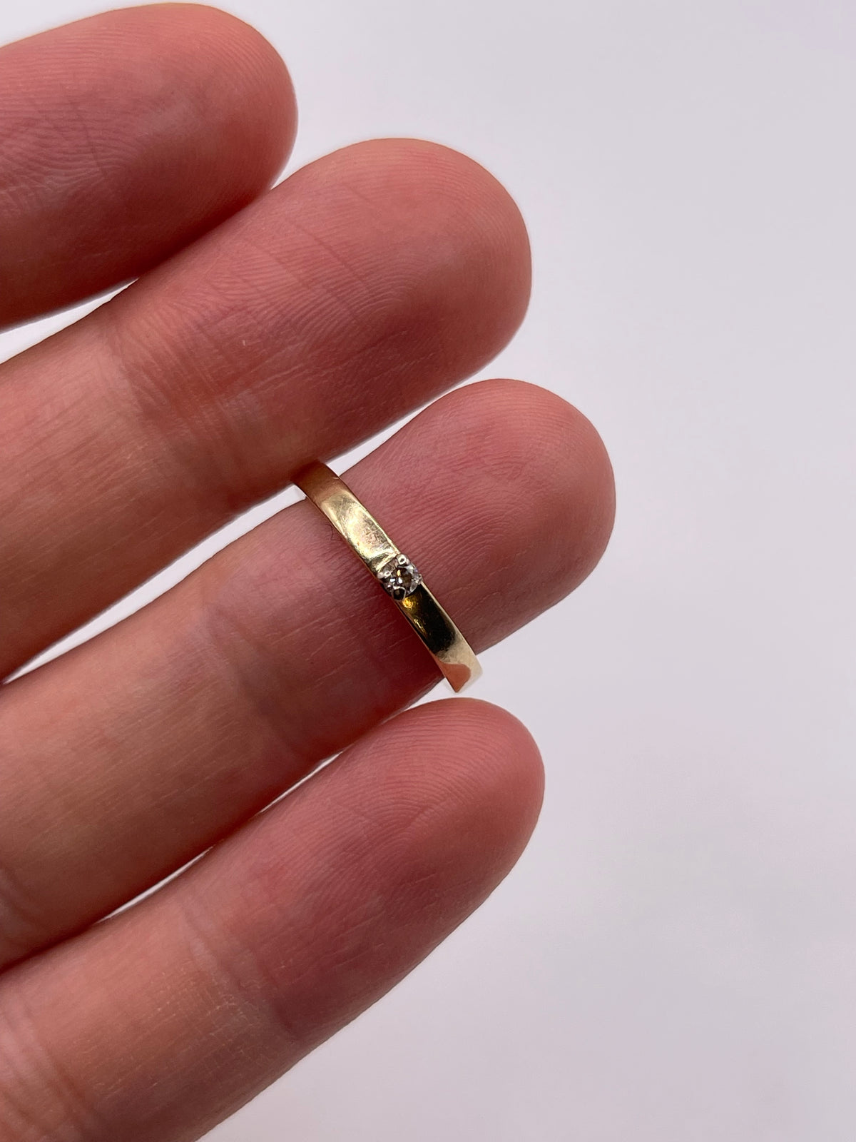 9ct gold diamond ring