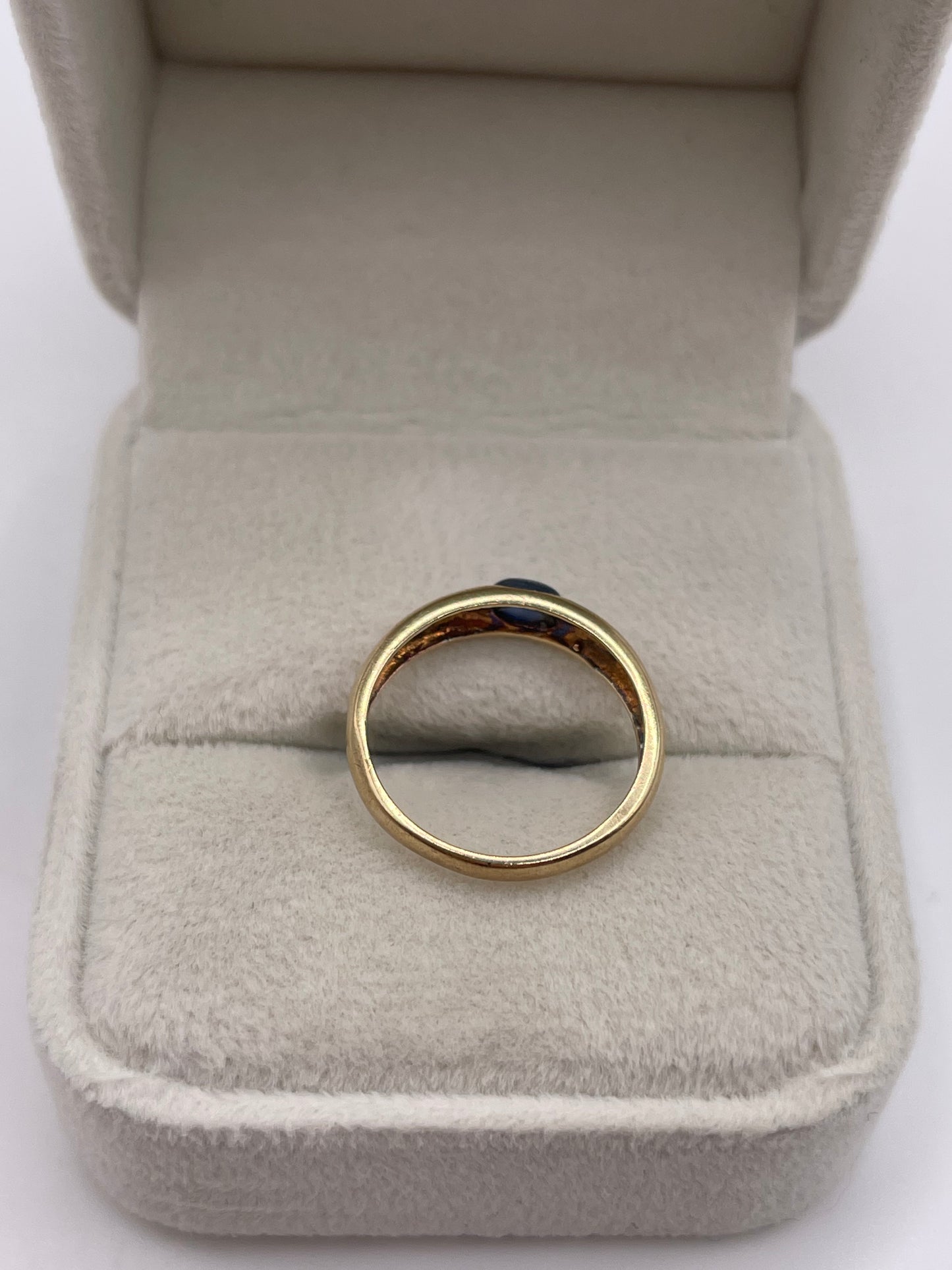 9ct gold cabochon sapphire ring