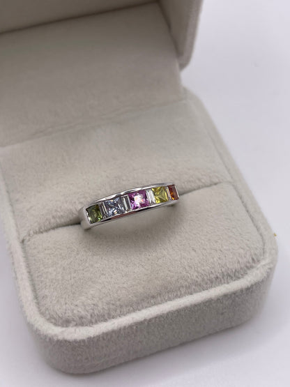 18ct white gold sapphire and diamond ring