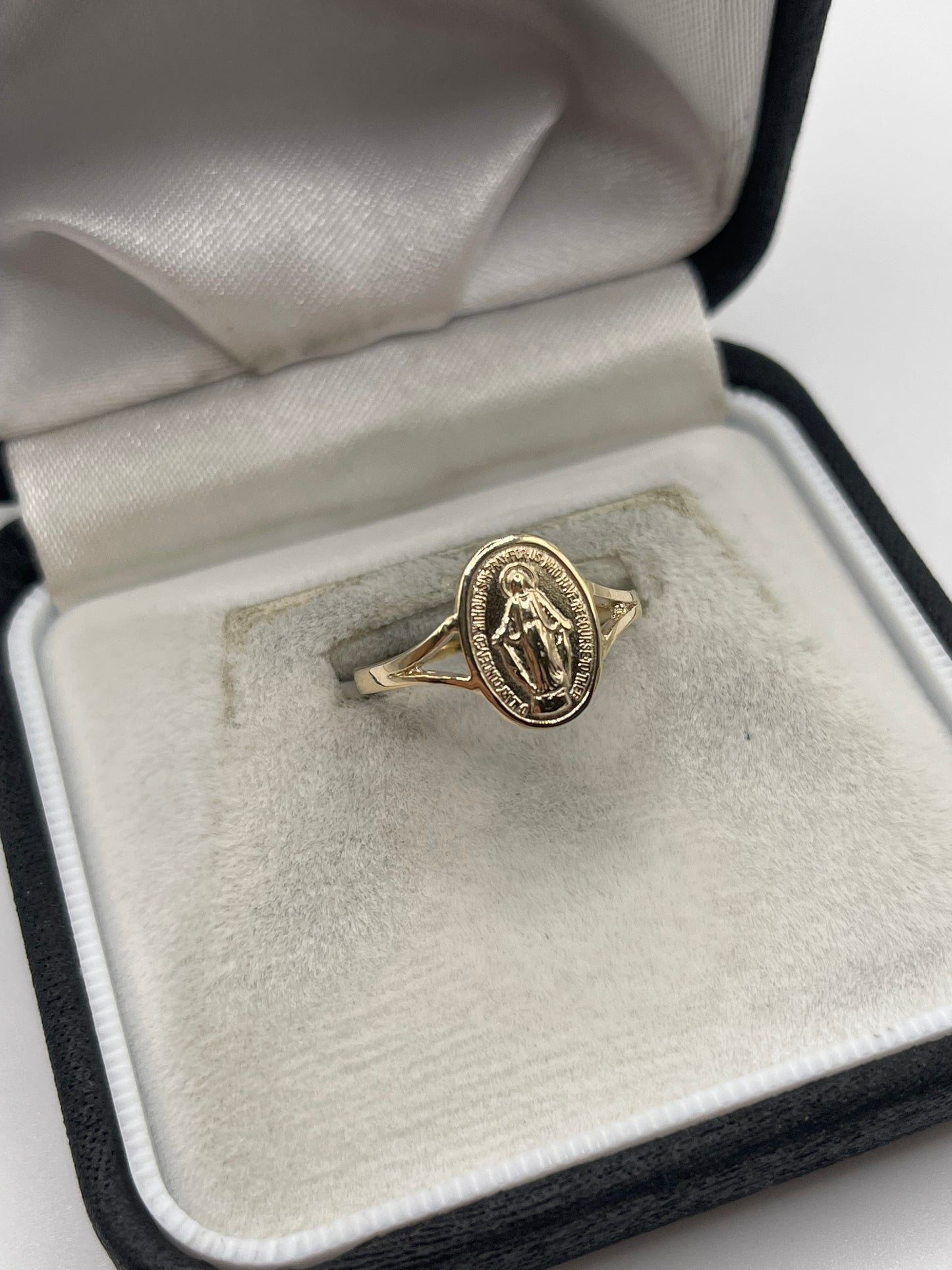 9ct gold St Mary ring