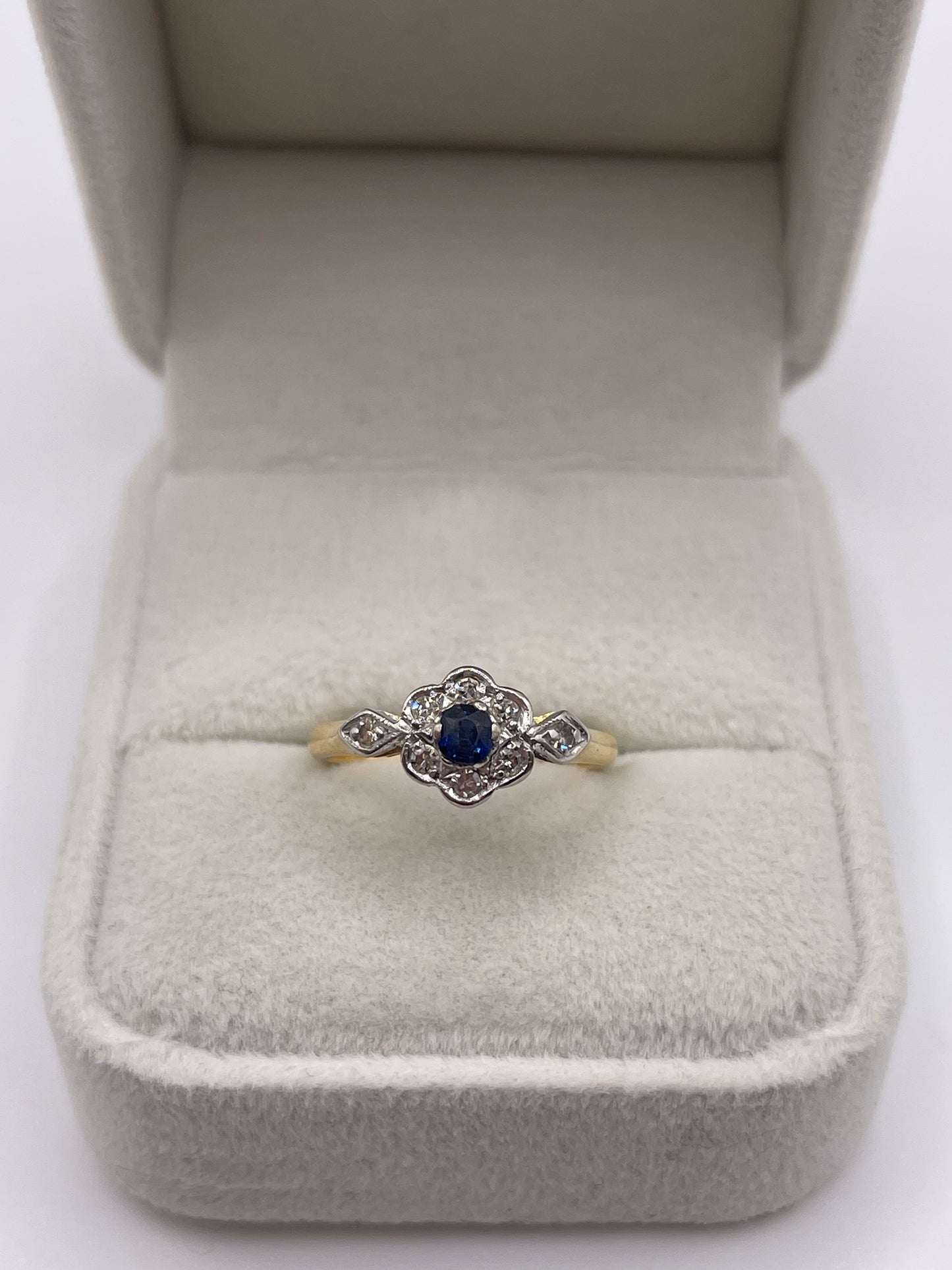 18ct gold platinum sapphire and diamond ring
