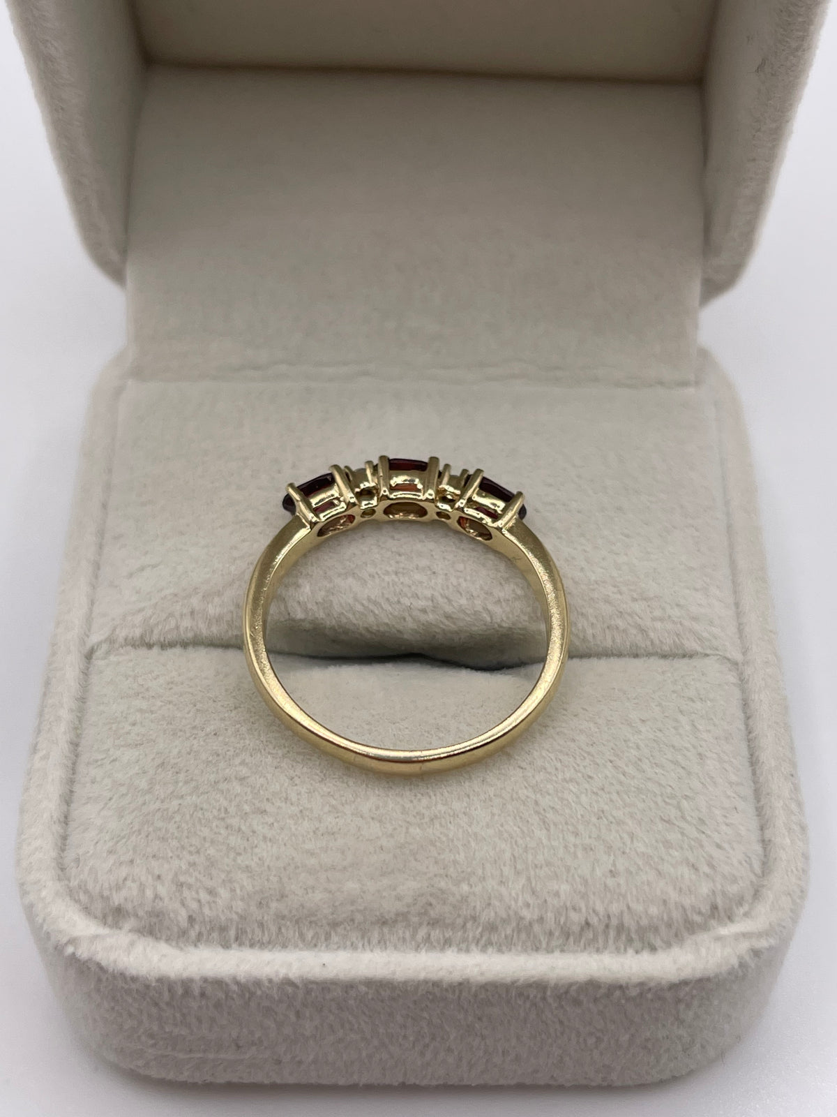 9ct gold garnet and diamond ring