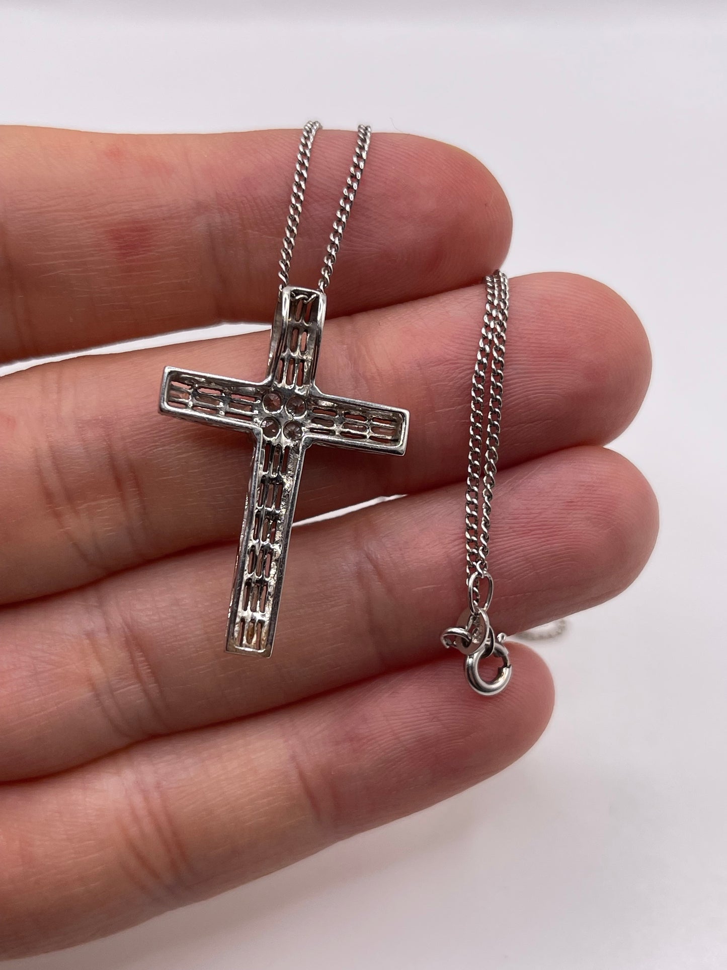 18ct gold diamond cross pendant