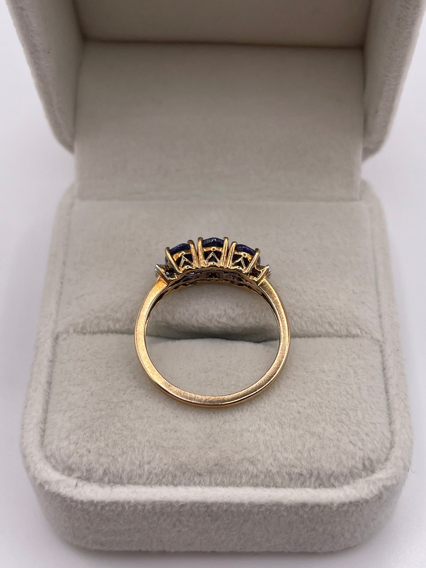 9ct gold tanzanite and diamond ring