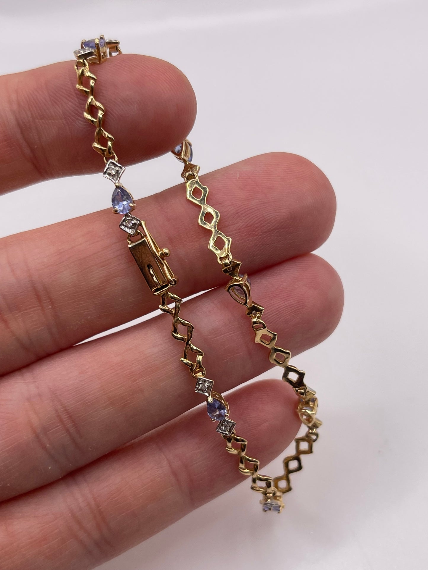 14ct gold tanzanite and diamond bracelet