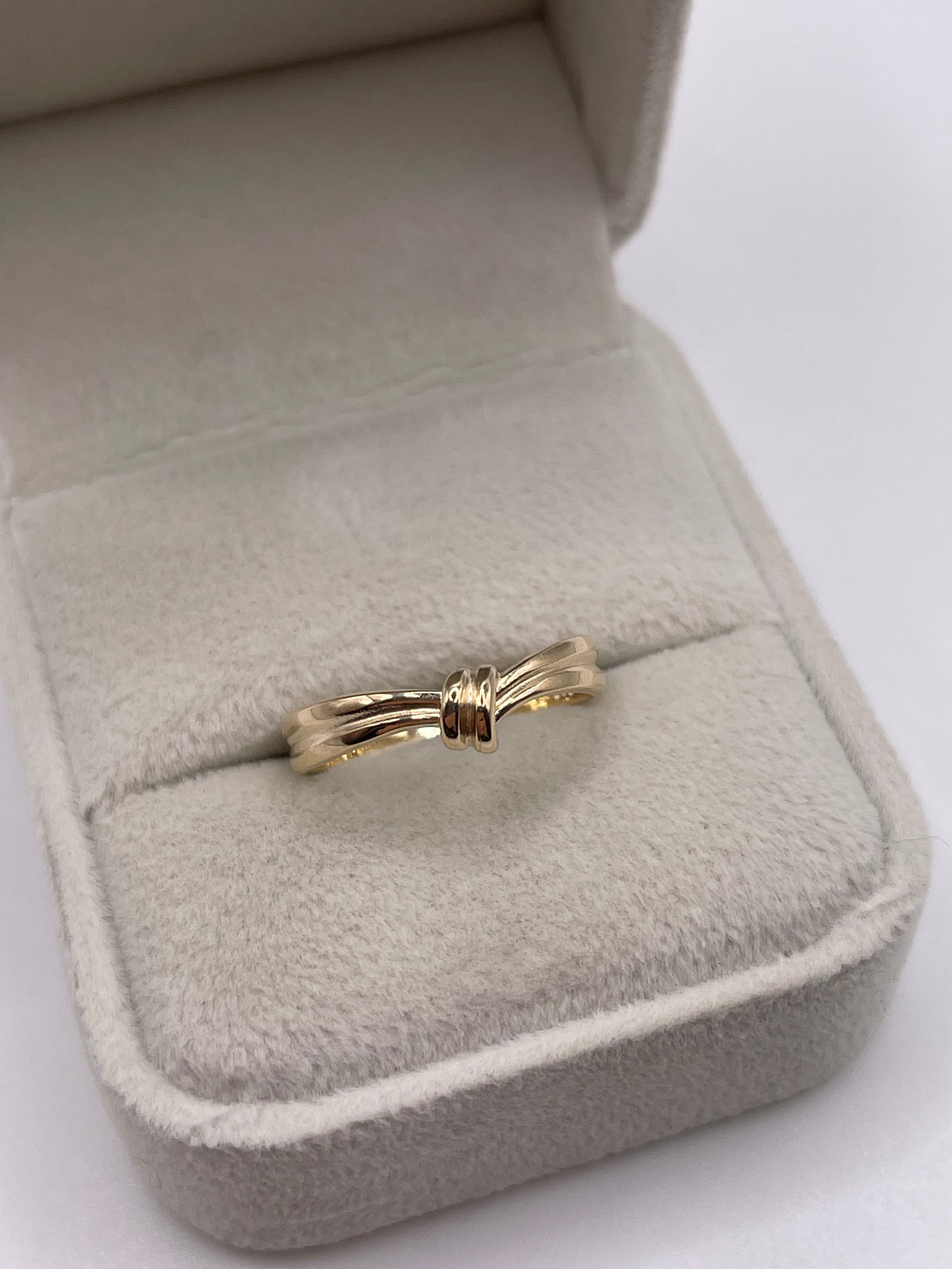 9ct gold wishbone ring