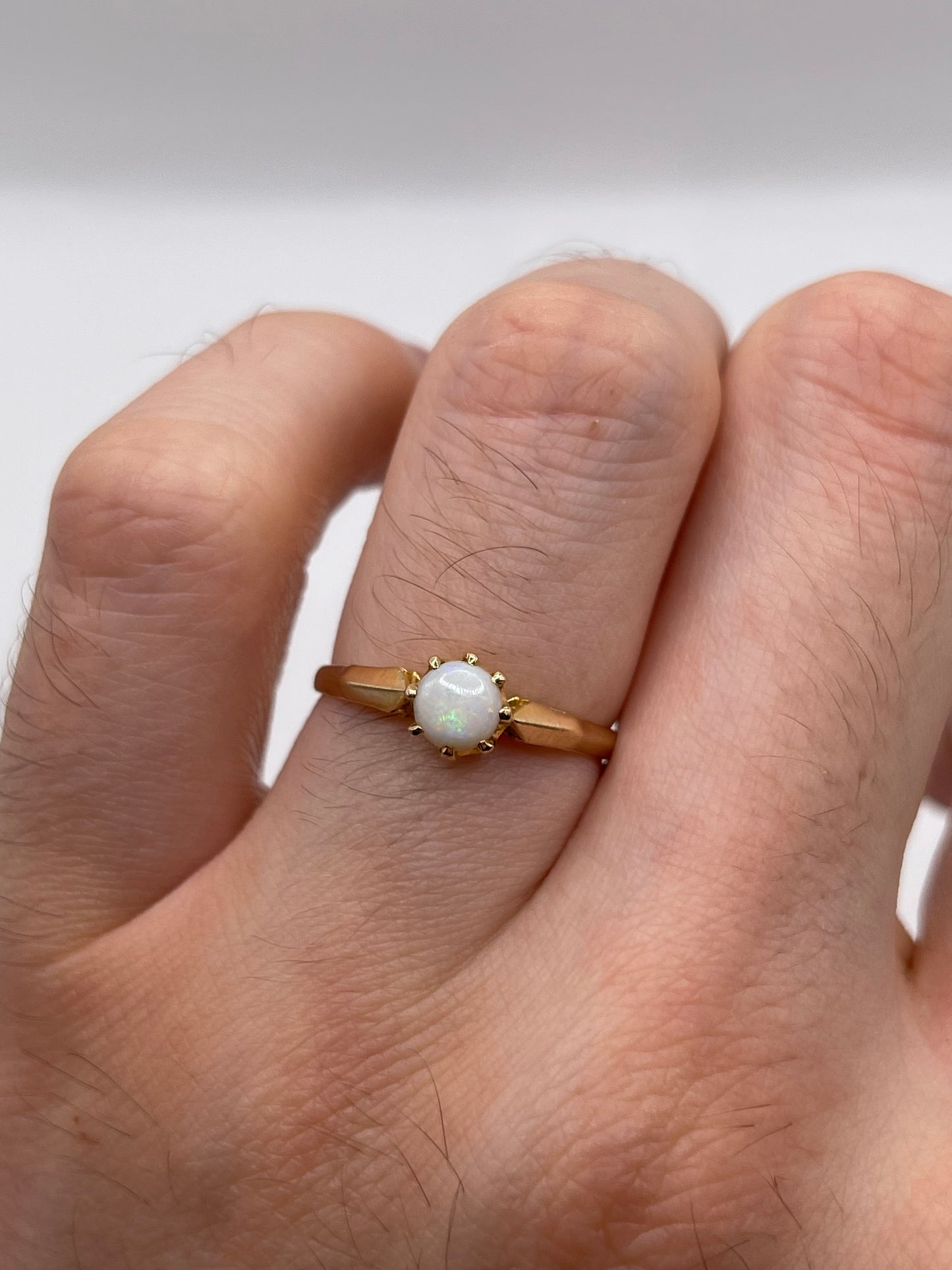 9ct gold opal ring