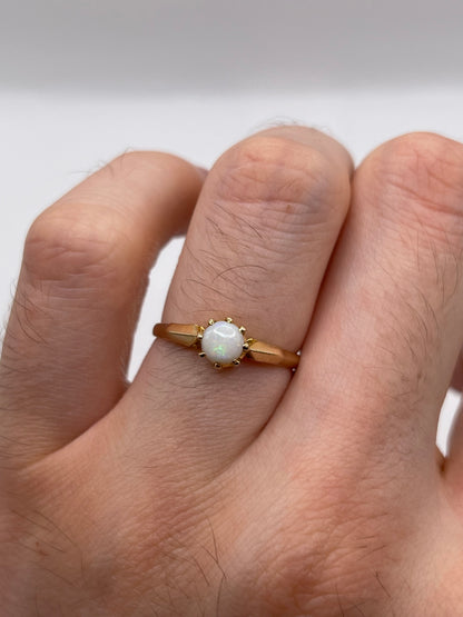 9ct gold opal ring