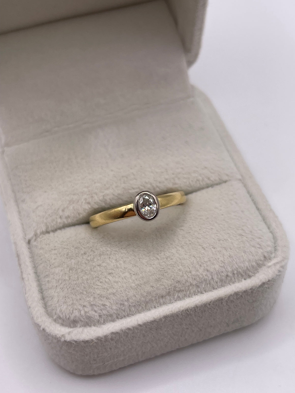 18ct gold diamond ring