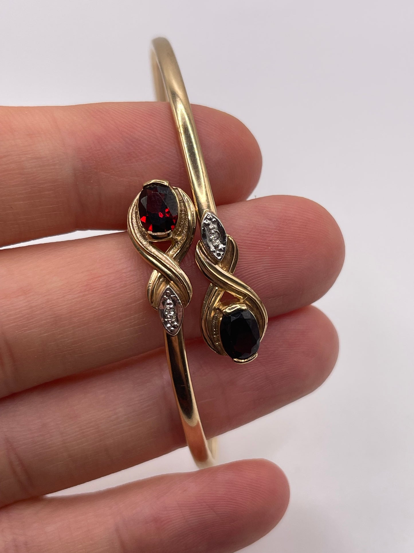 9ct gold garnet and diamond bangle