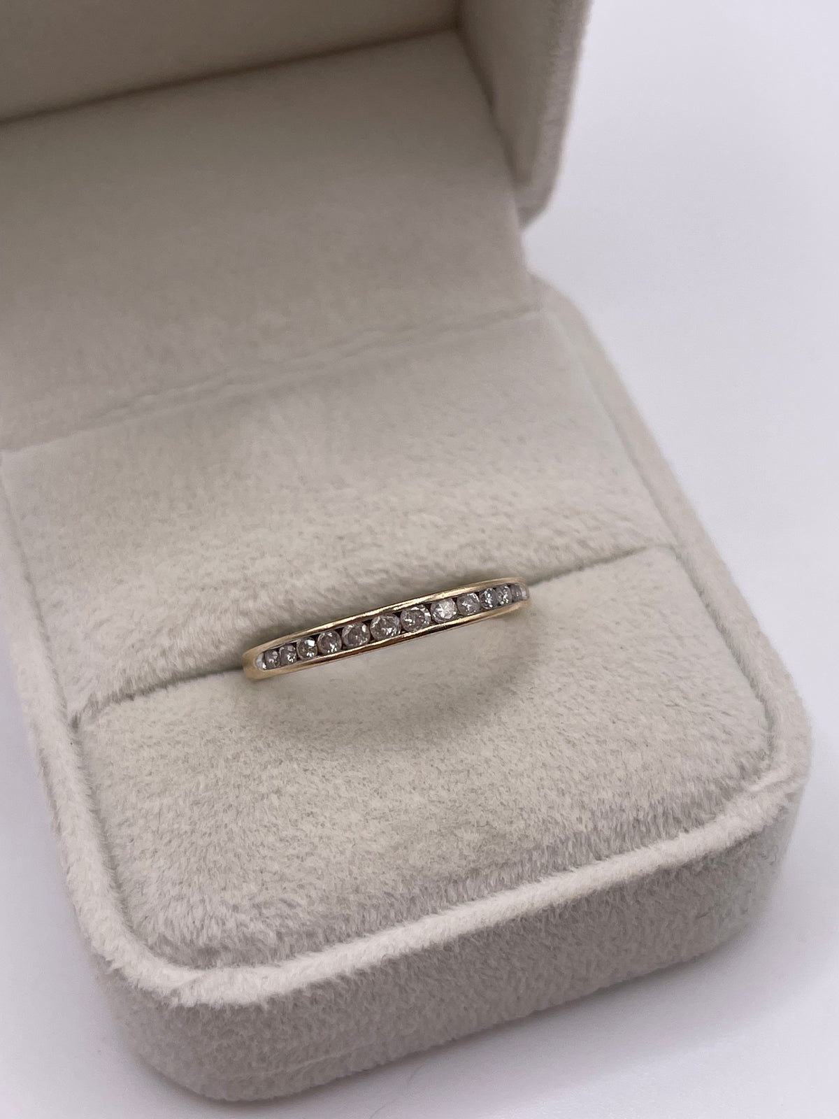 9ct gold diamond ring