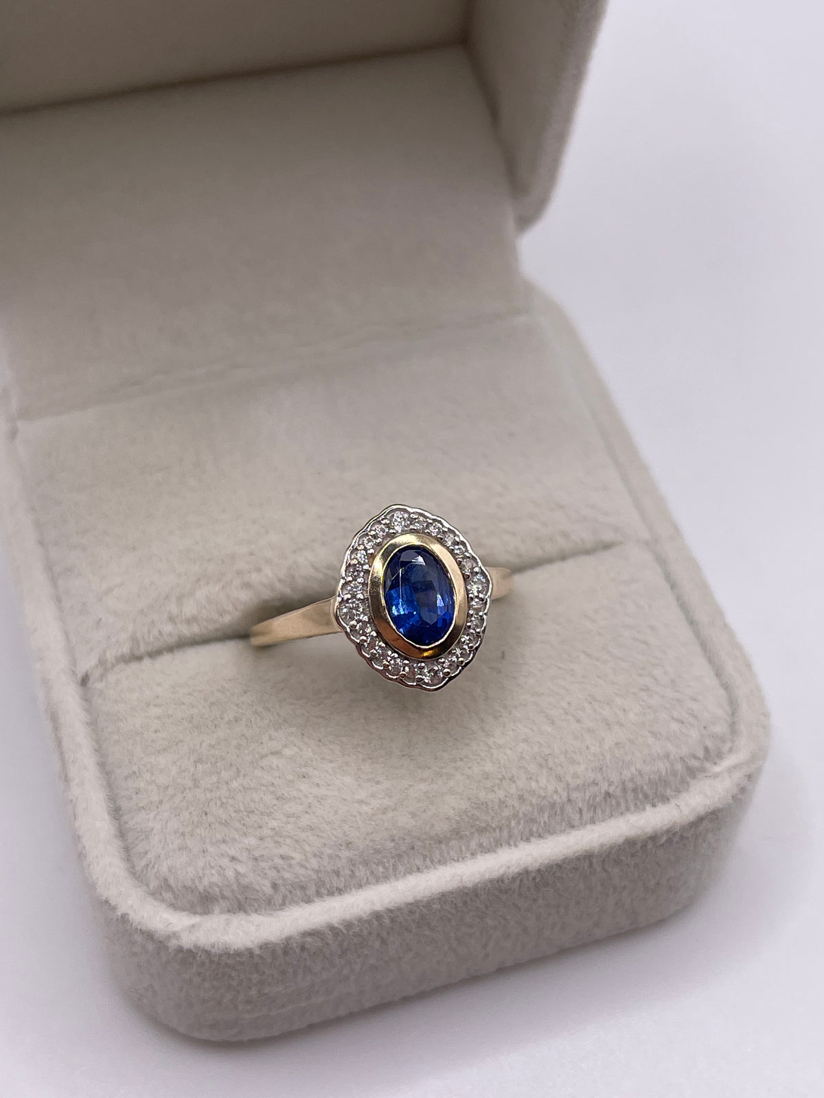 9ct gold kyanite and zircon ring