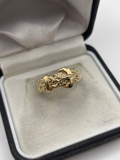 Heavy 9ct gold engraved buckle ring