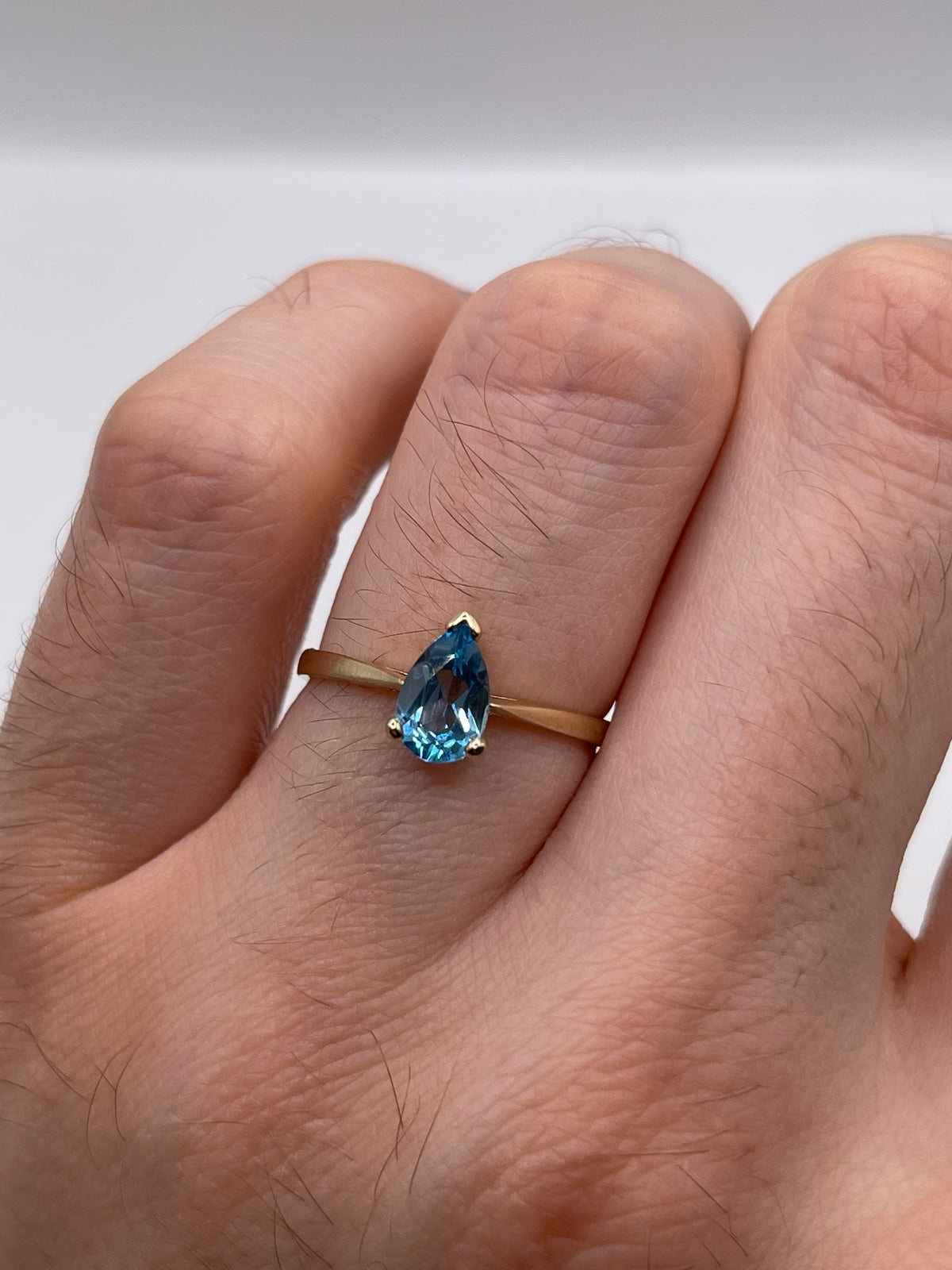 9ct gold topaz ring