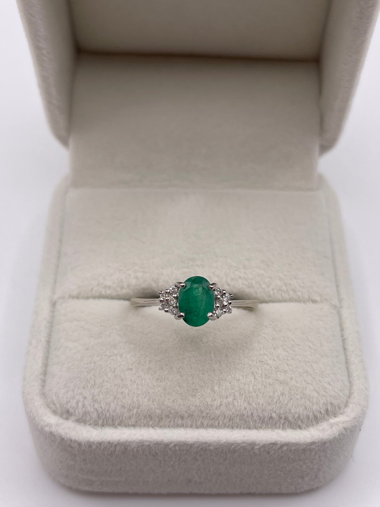9ct white gold emerald and diamond ring