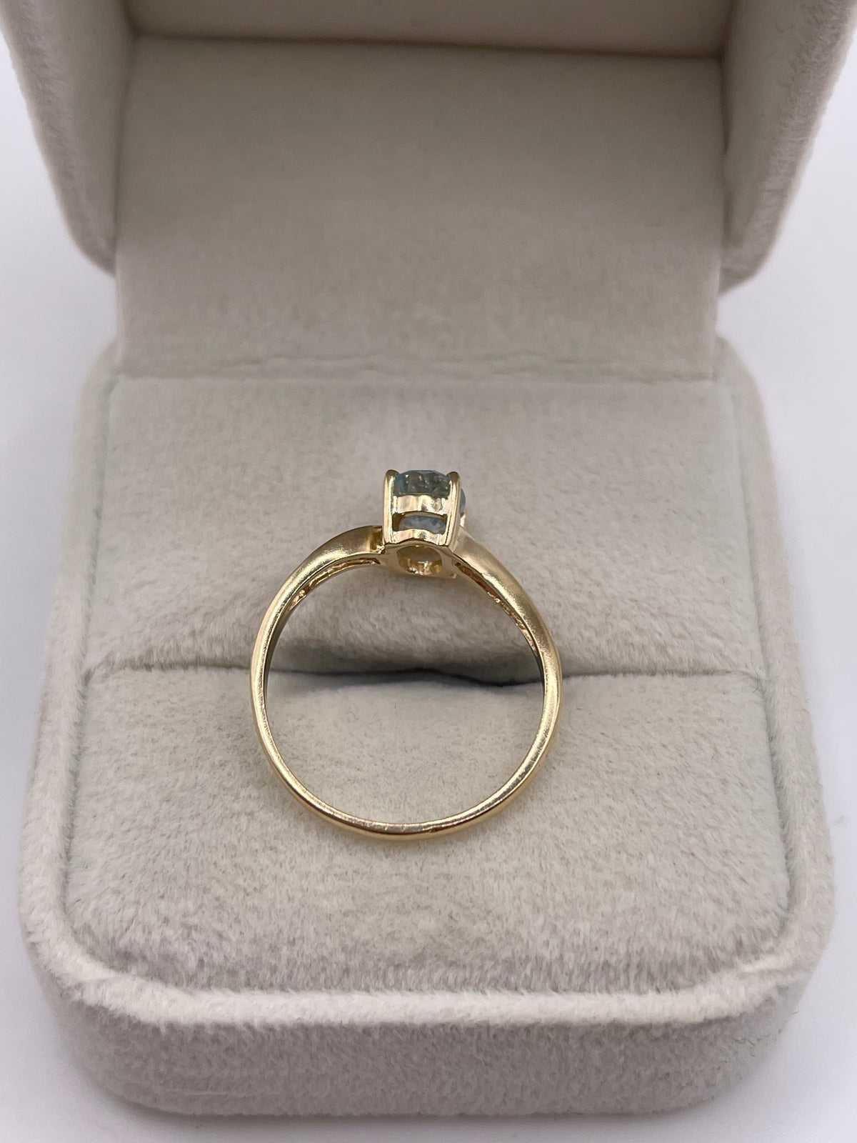 9ct gold aquamarine ring