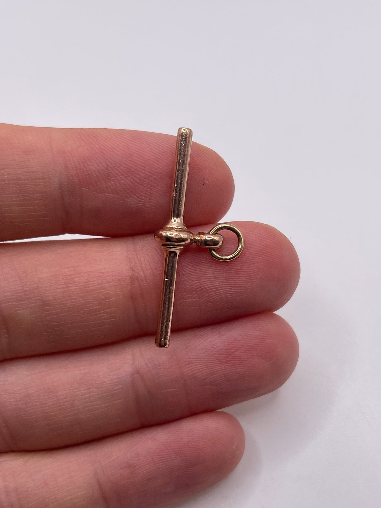 9ct rose gold t bar pendant