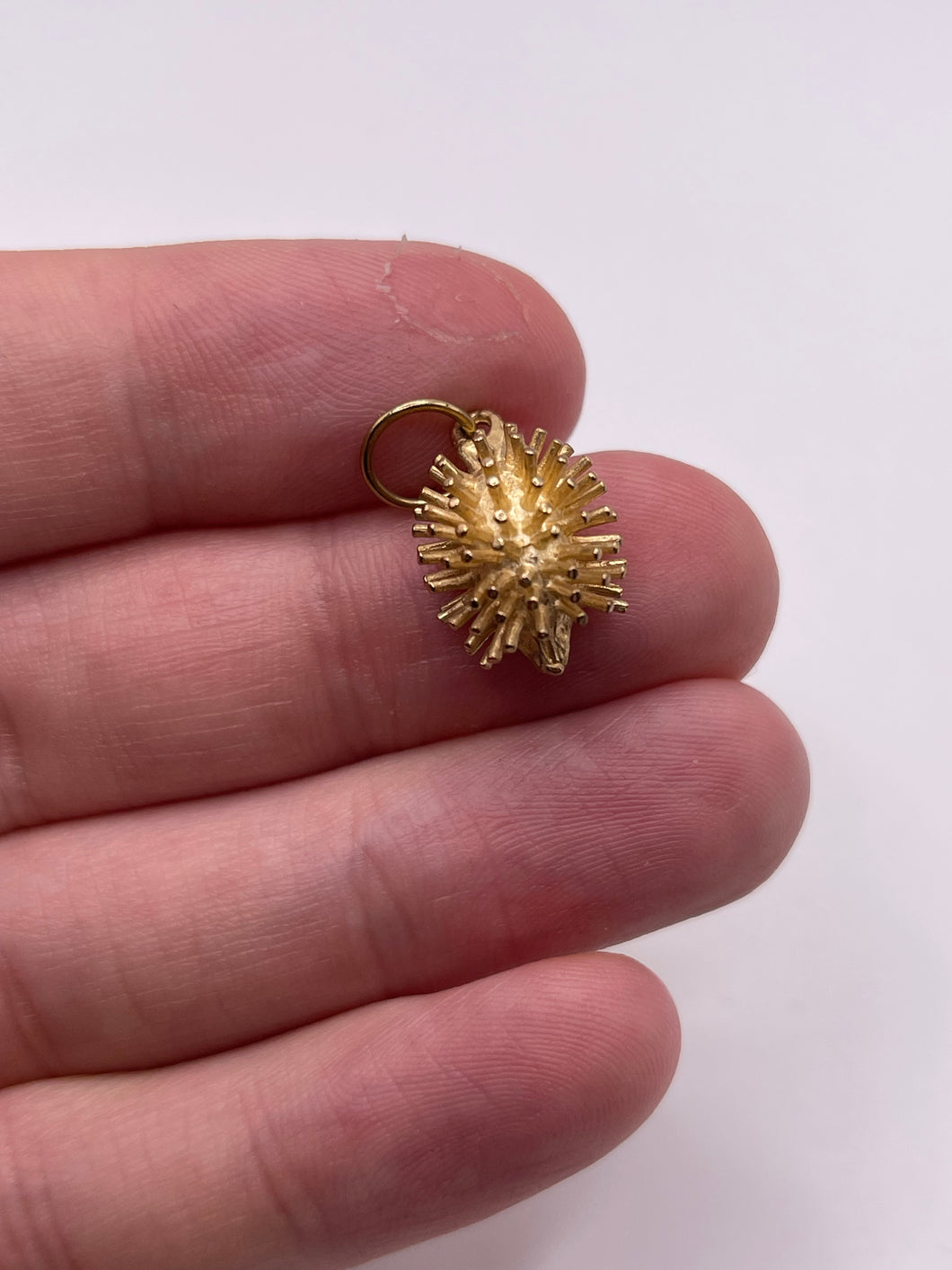 9ct gold hedgehog charm