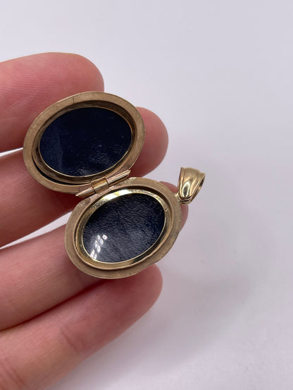 9ct gold diamond locket pendant