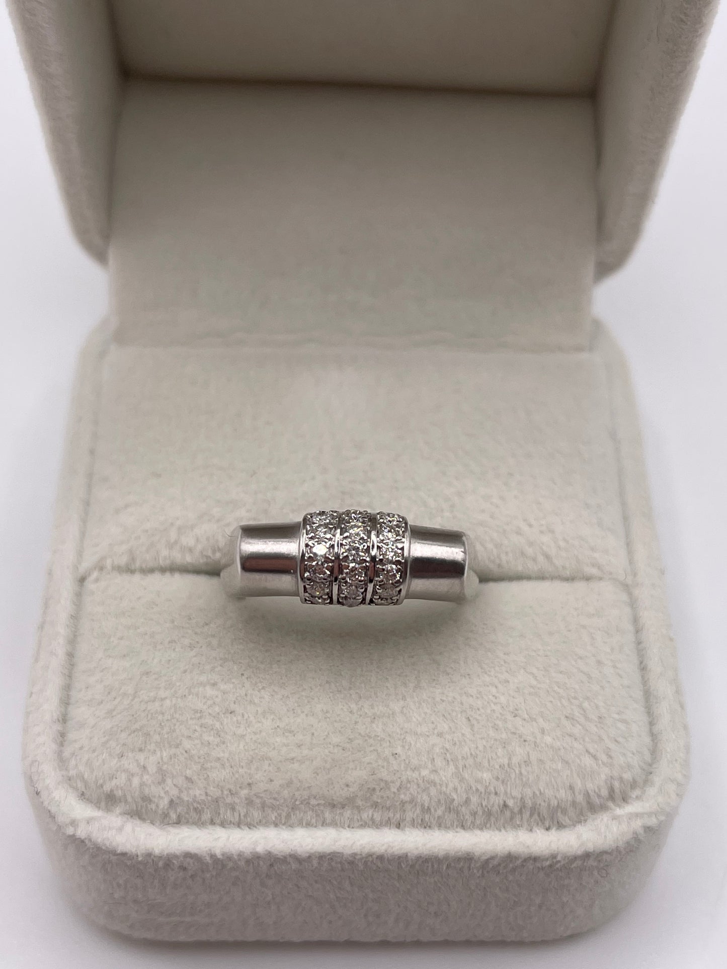 14ct white gold diamond cluster ring