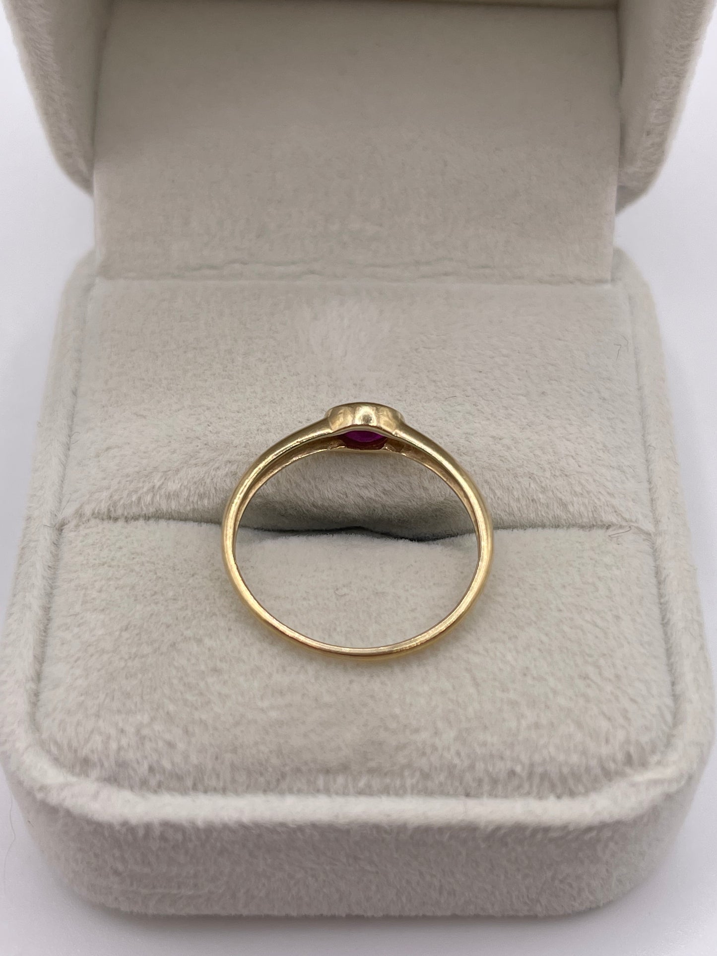 9ct gold ruby ring