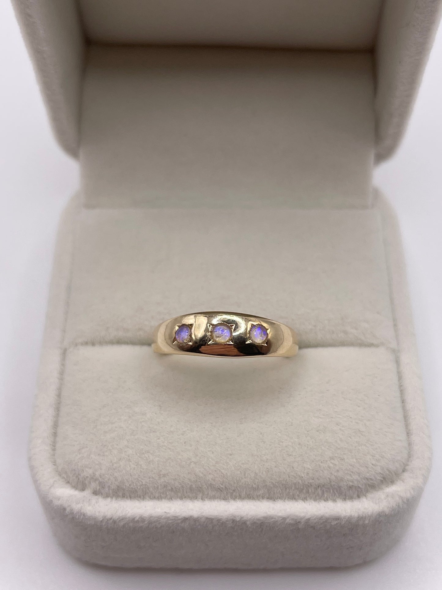 9ct gold opal gypsy ring