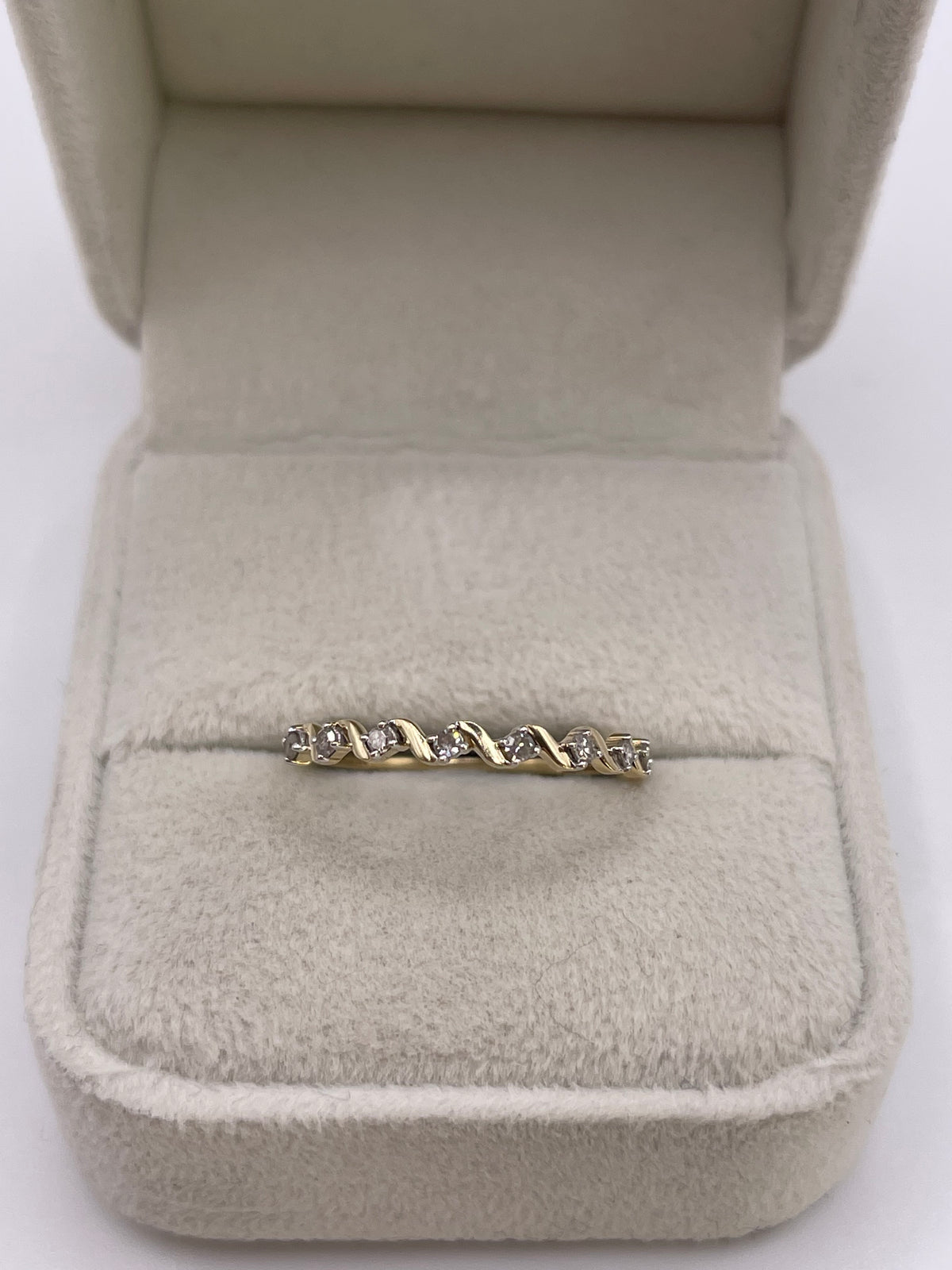 9ct gold diamond ring