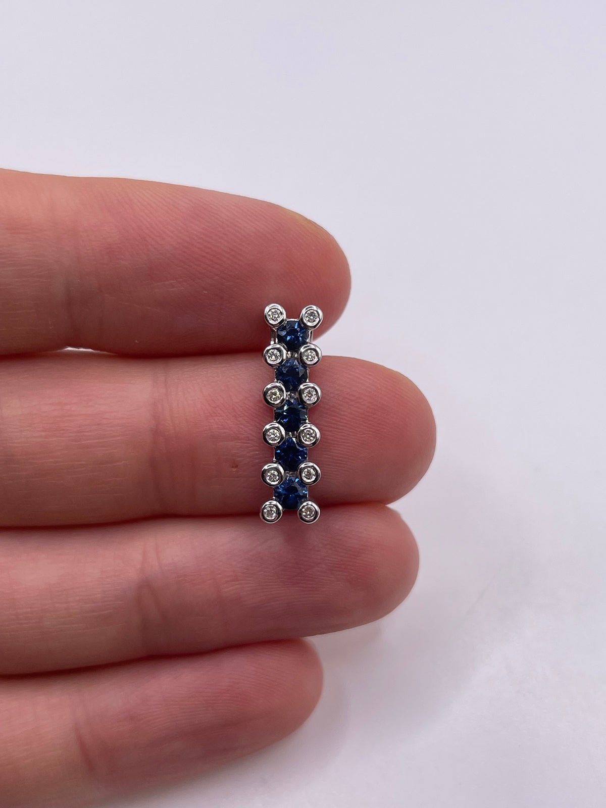 18ct gold sapphire and diamond pendant