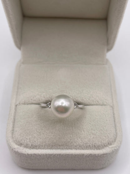 9ct white gold pearl and diamond ring
