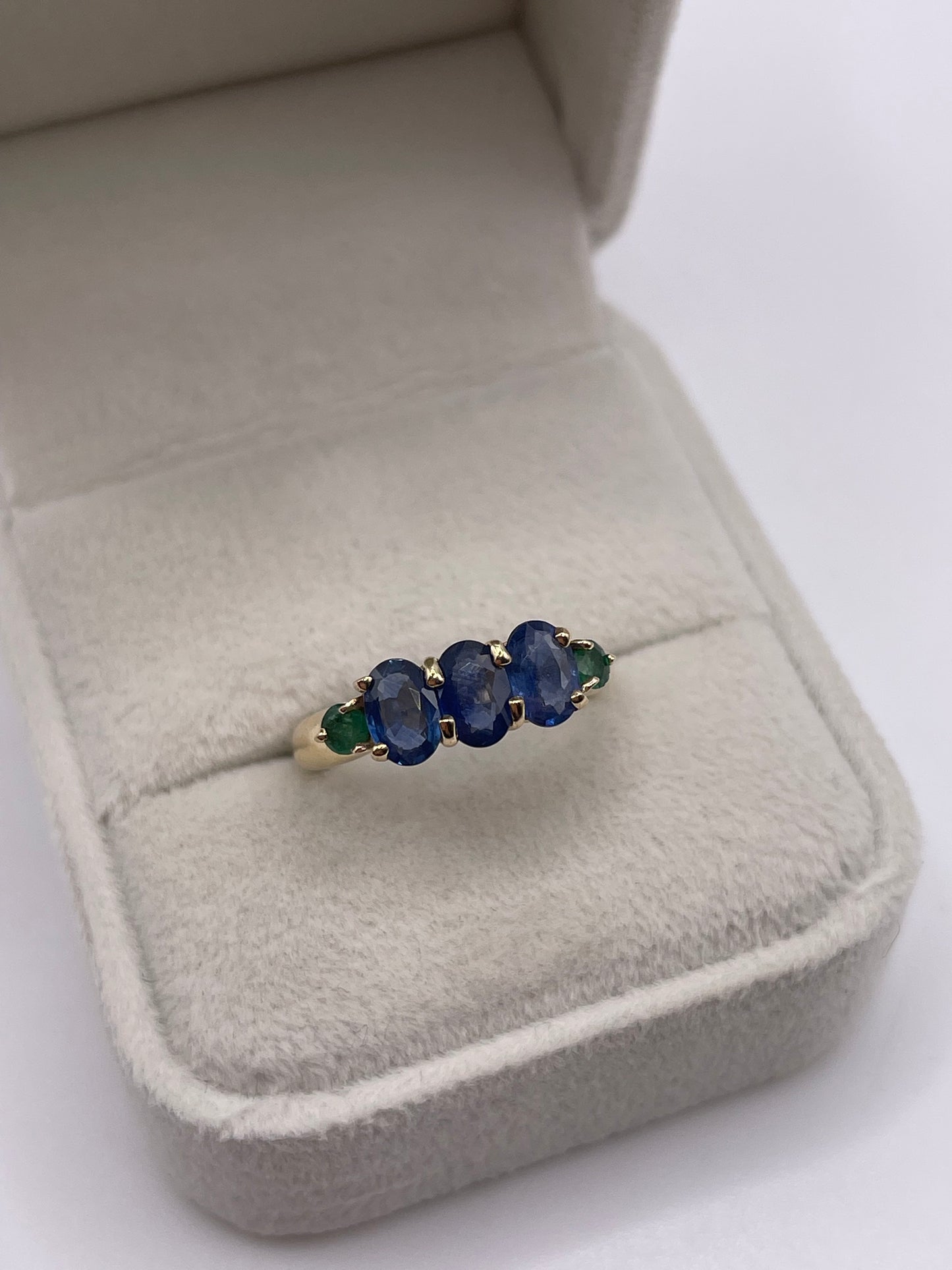 9ct gold sapphire and emerald ring