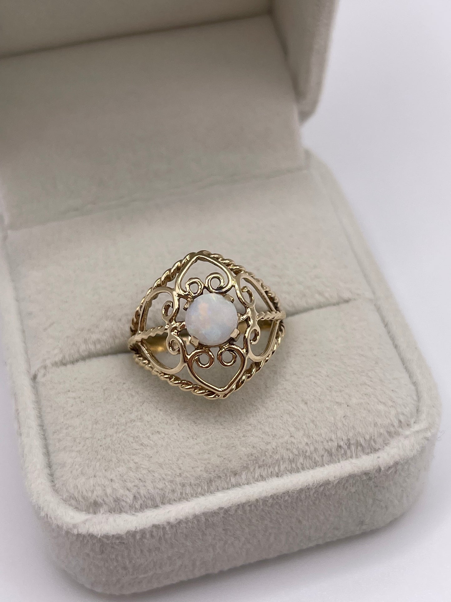 9ct gold opal ring