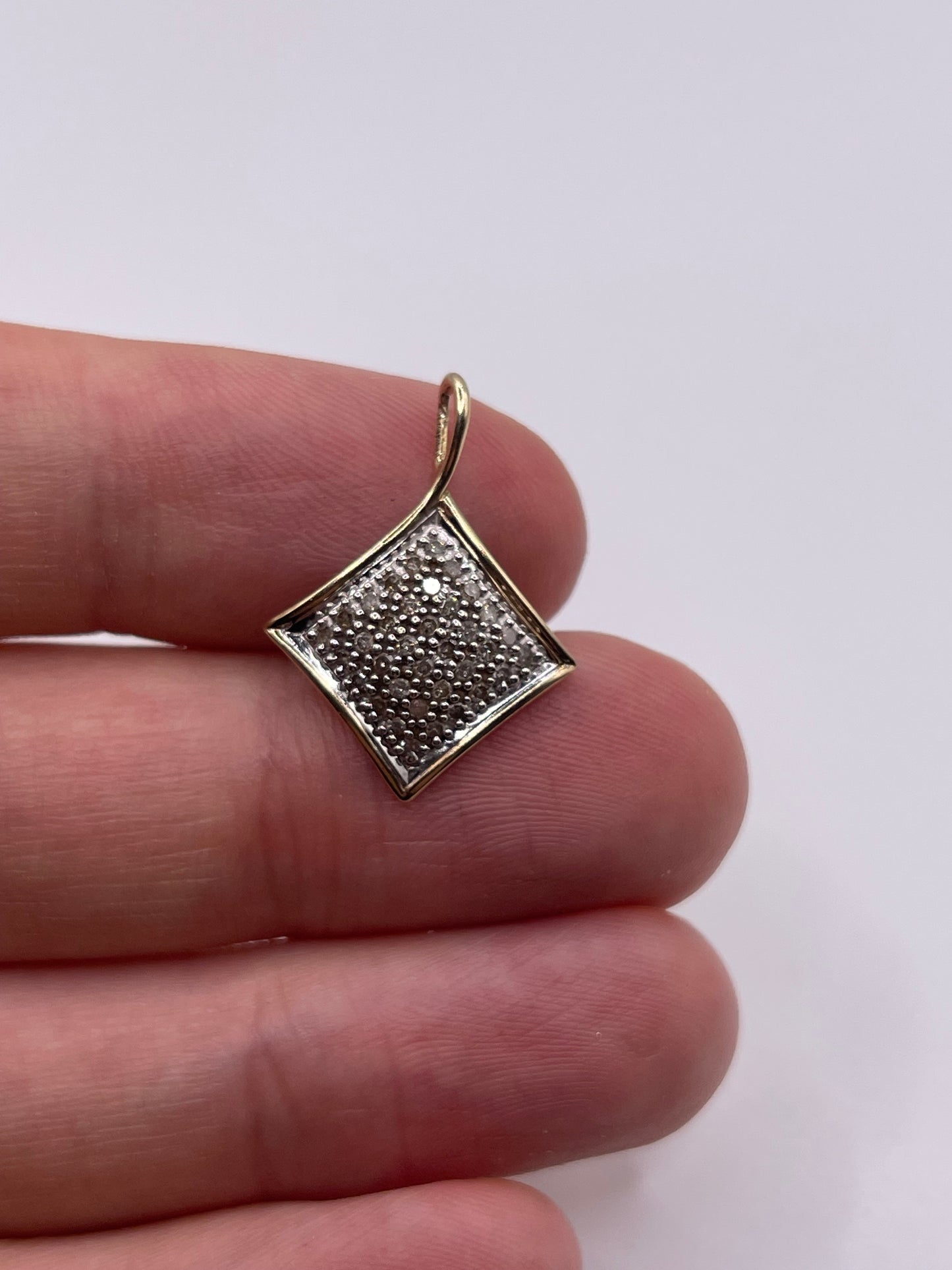 9ct gold diamond cluster pendant