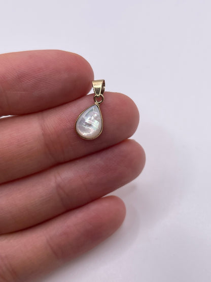 9ct gold mother of pearl pendant
