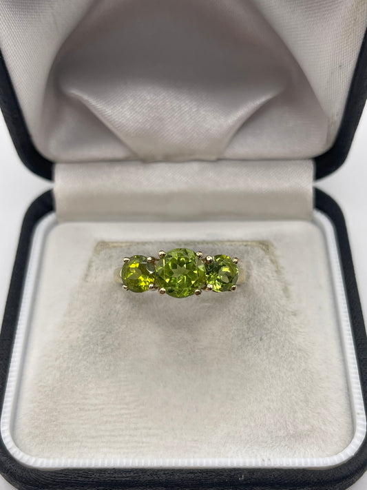 9ct gold peridot ring
