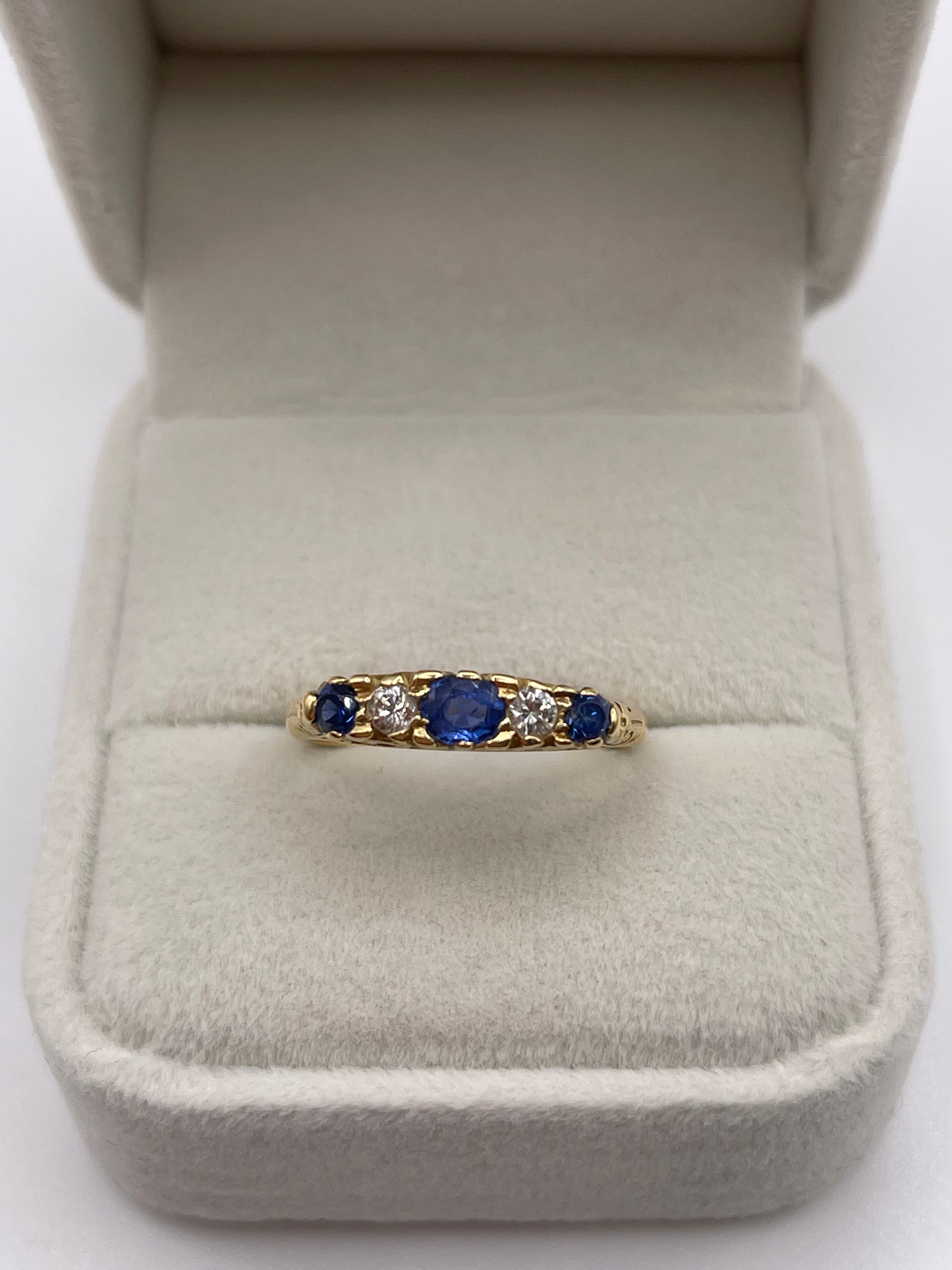 18ct gold sapphire and diamond ring
