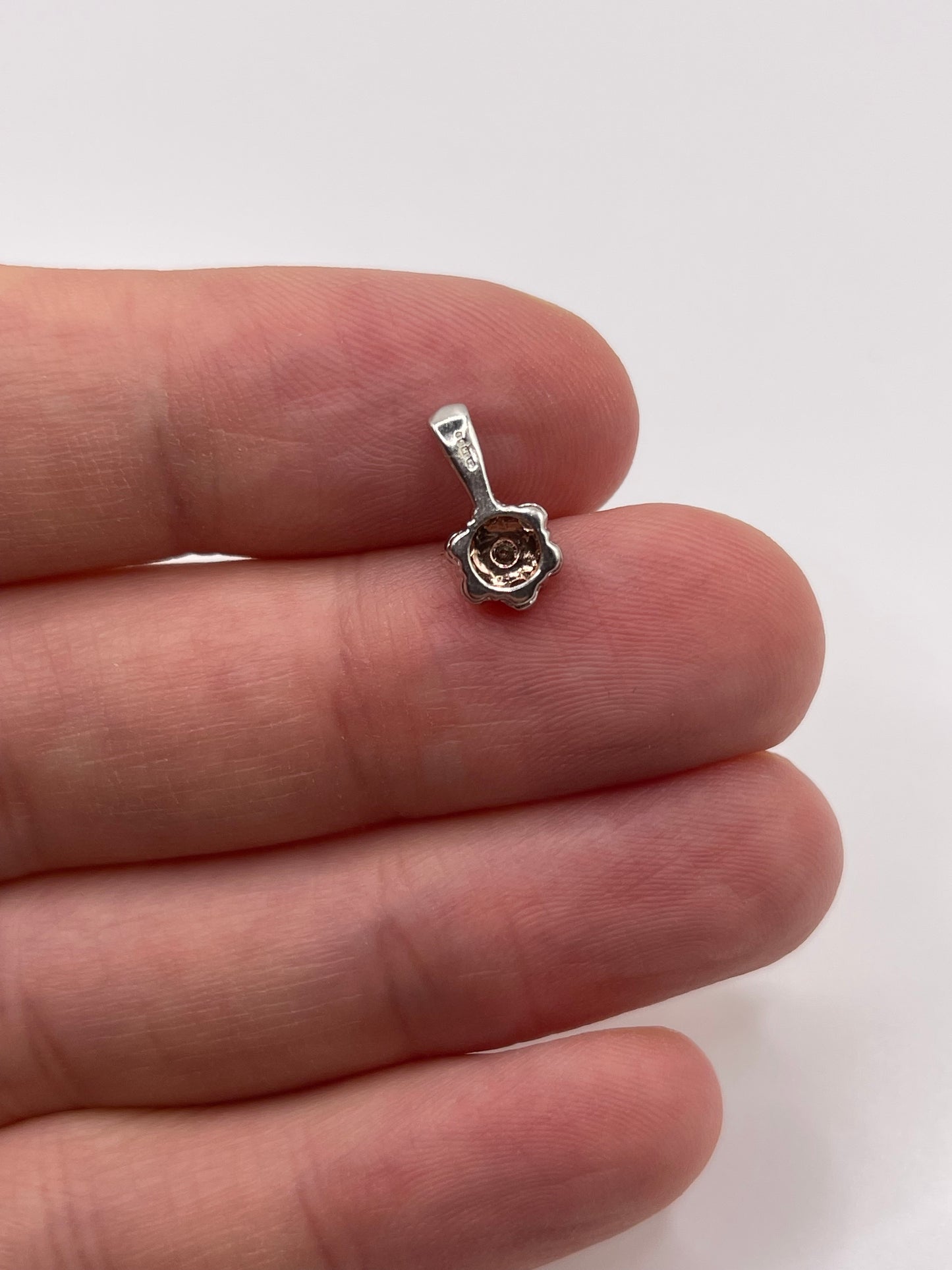 9ct white gold diamond pendant