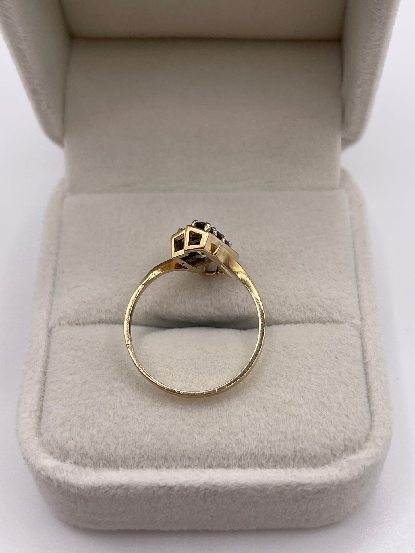9ct gold sapphire ring