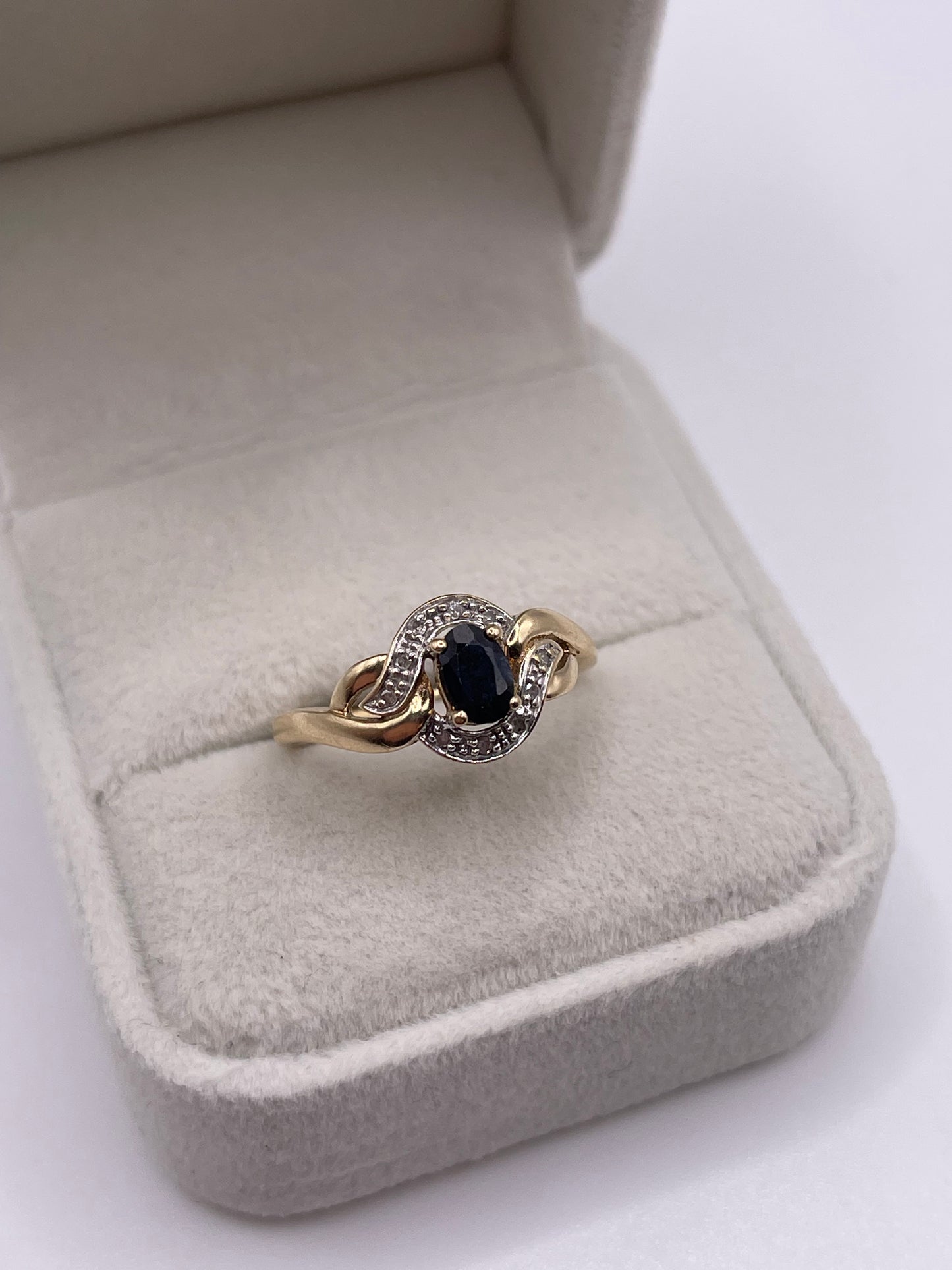 9ct gold sapphire and diamond ring