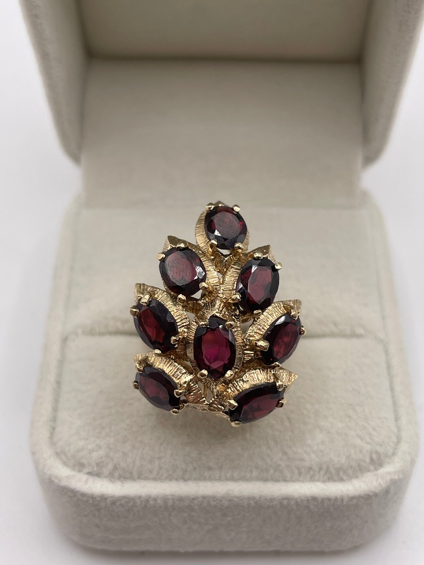 9ct gold garnet cluster ring