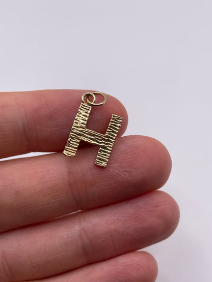 9ct gold initial H pendant