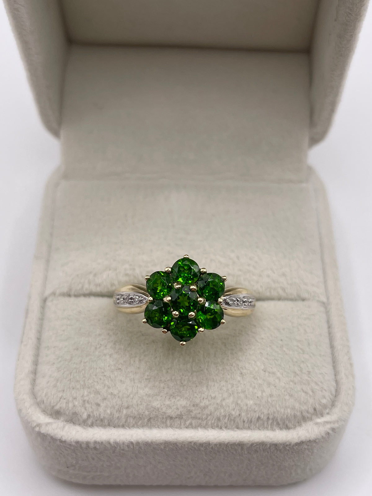 9ct gold diopside and diamond ring