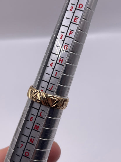 9ct gold patterned band