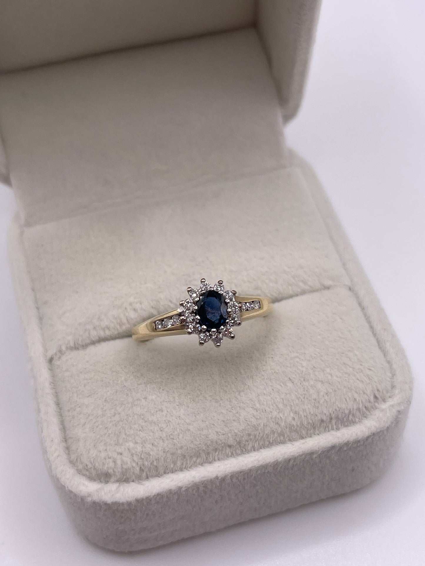 9ct gold sapphire and diamond ring