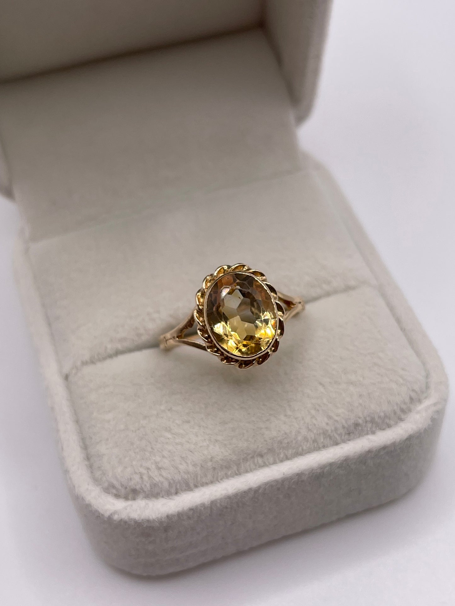 9ct gold citrine ring