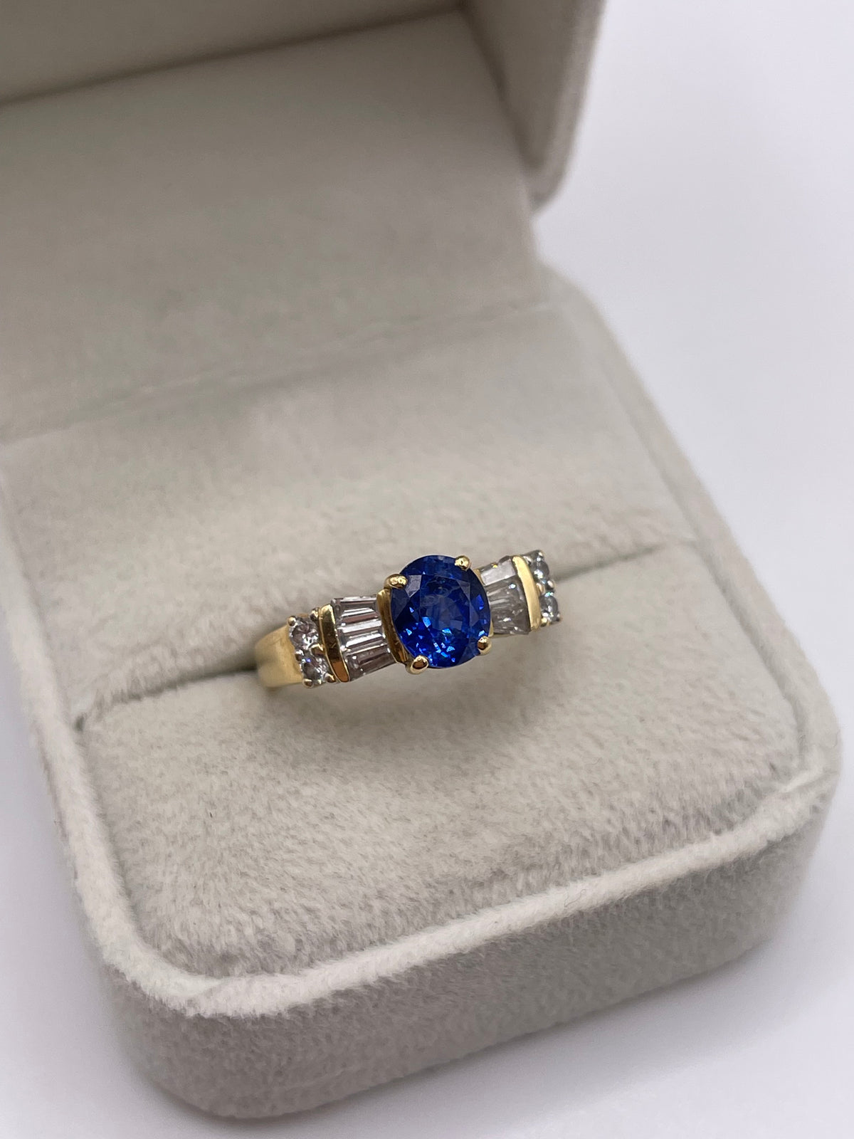 18ct gold sapphire and diamond ring